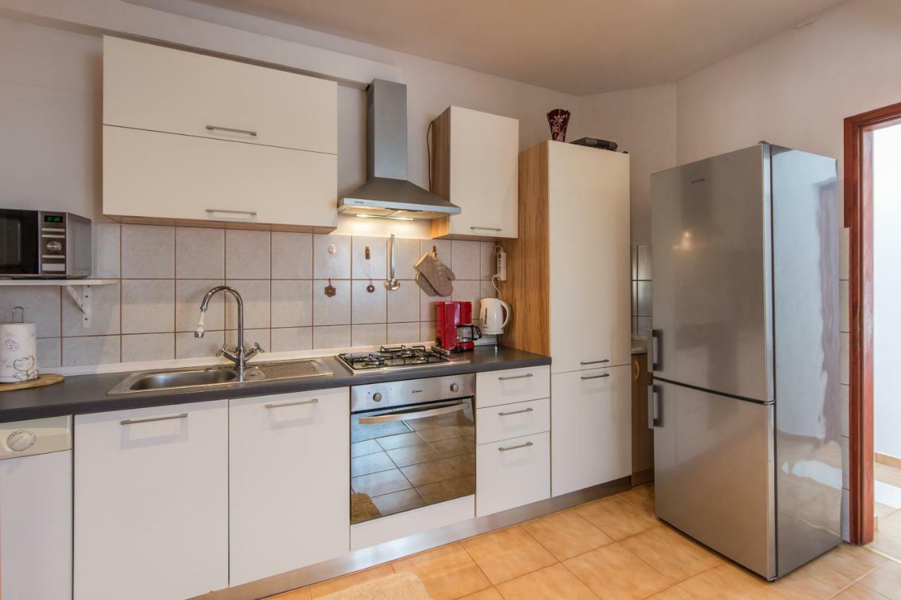 Apartmani Amans Pula Ngoại thất bức ảnh