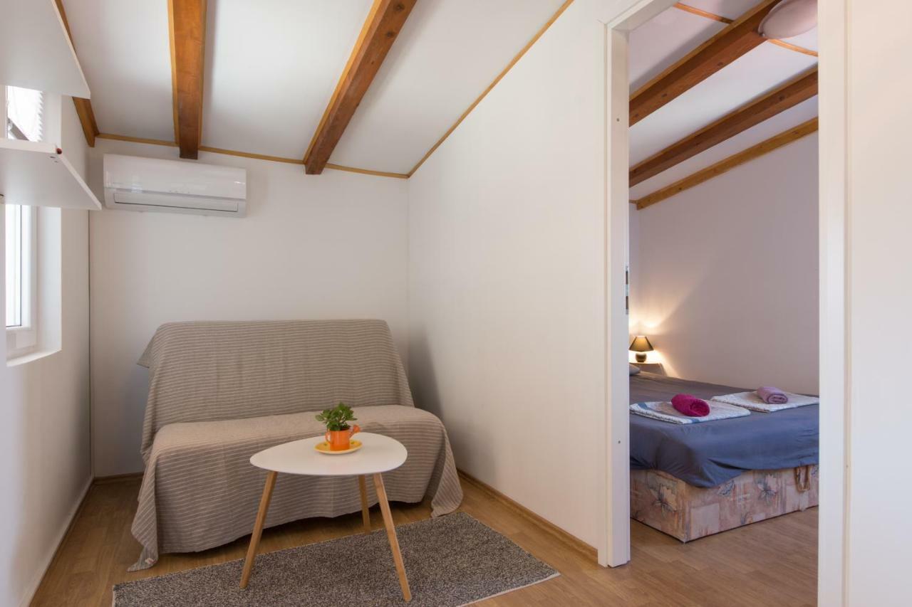 Apartmani Amans Pula Ngoại thất bức ảnh